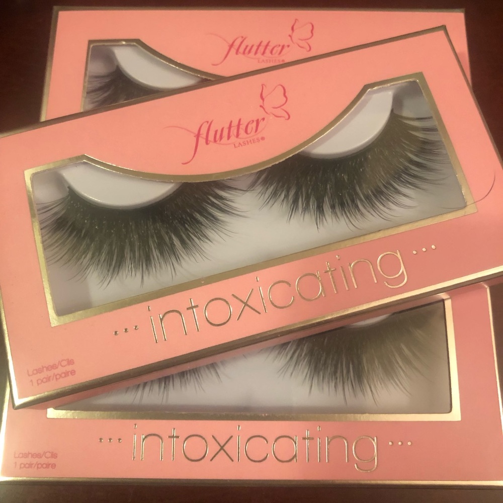 Flutter lashes in style Intoxicating